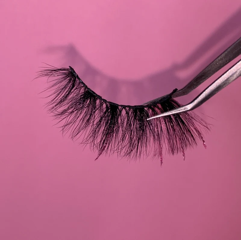 “Glam” glitter lash