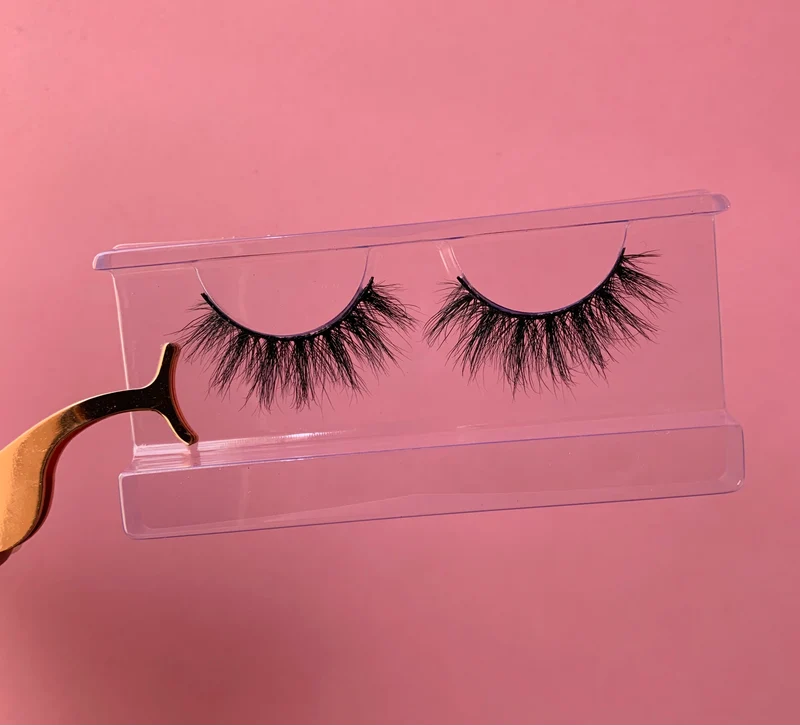 “Leony” lash