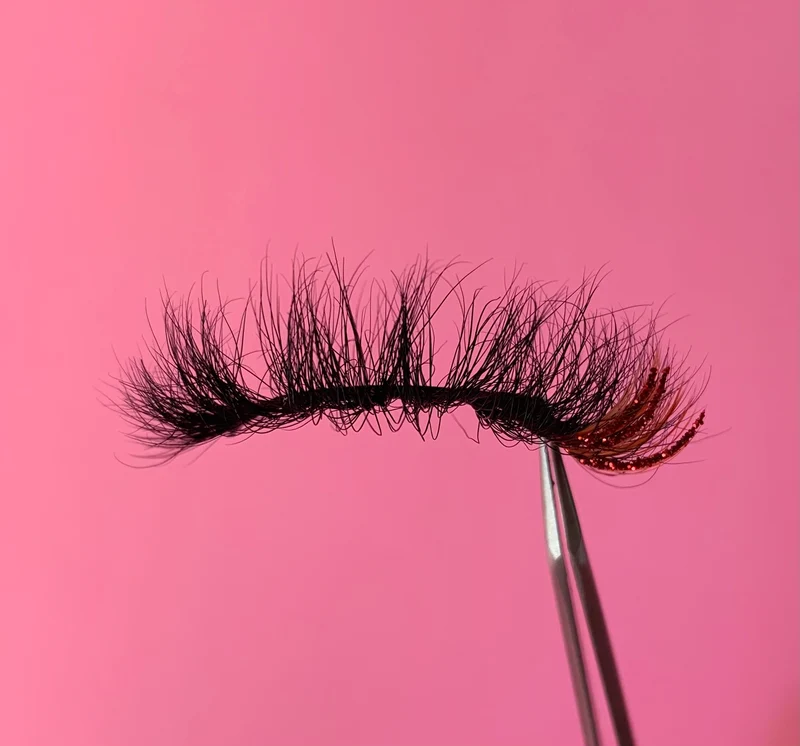 “Diabla” glitter lashes