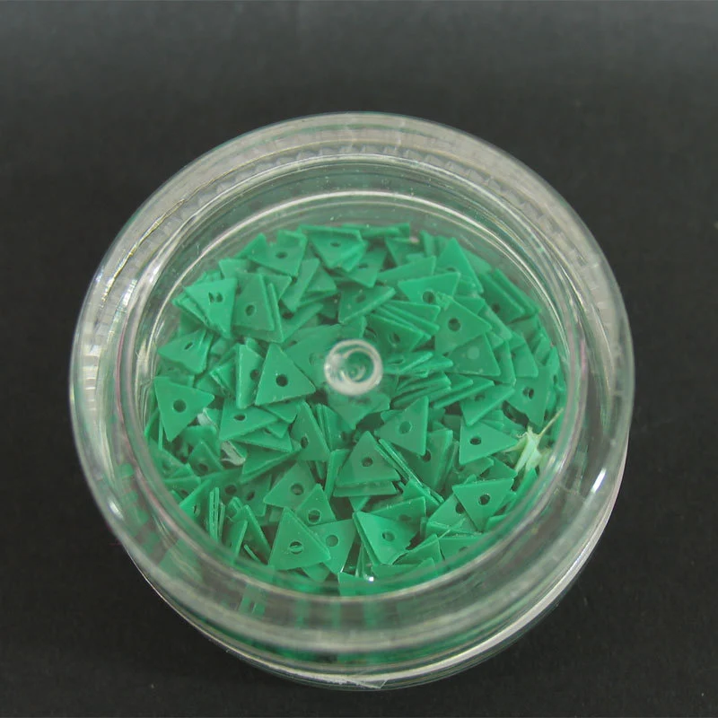 Decori per unghie triangoli forati verde
