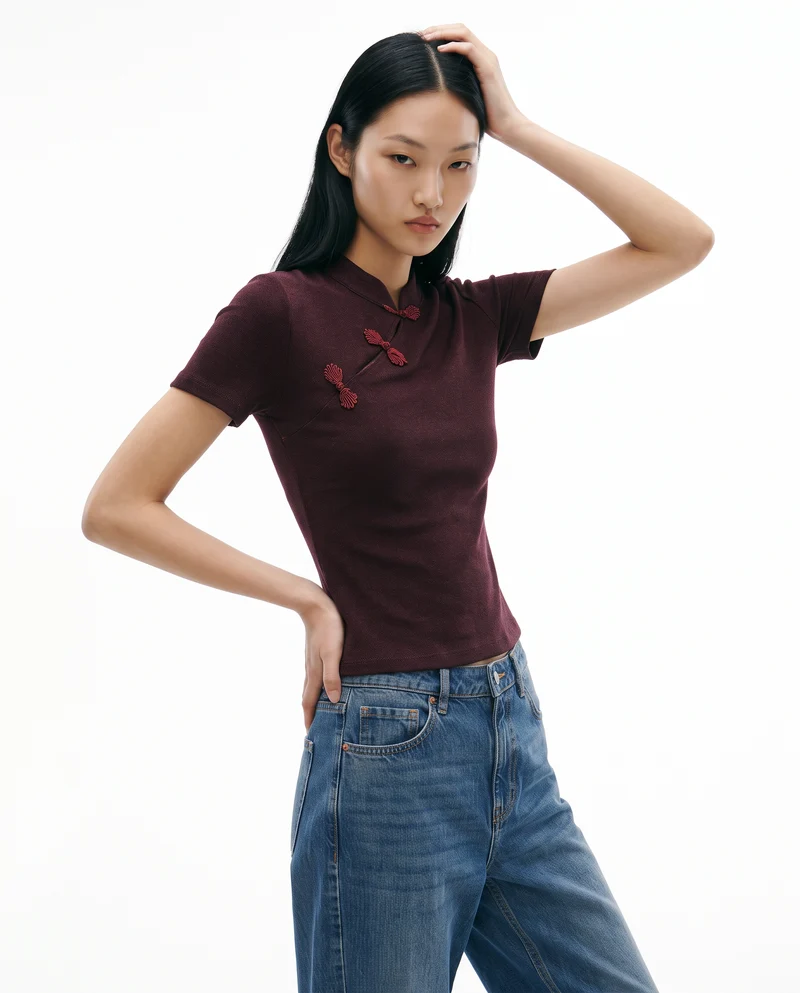 Maglia mezza manica asimmetrica con collo alla coreana e alamari - Vinaccia