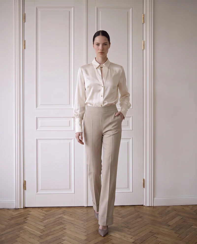 Camicia in raso a manica lunga con abbottonatura sul colletto - Bianco