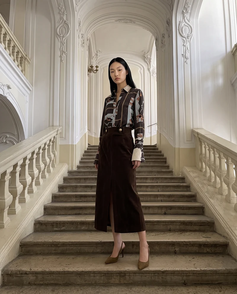 Camicia in raso a manica lunga con abbottonatura sul colletto - Fantasia