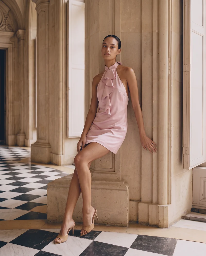 Abito corto in raso con scollo all'americana e rouches - Rosa antico
