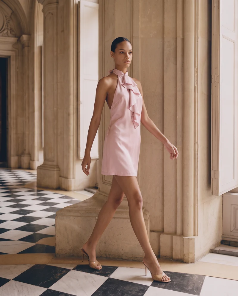 Abito corto in raso con scollo all'americana e rouches - Rosa antico