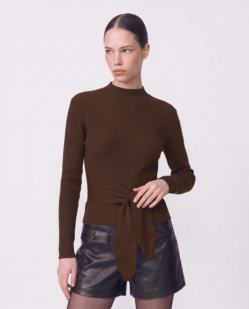 Maglia a collo alto con nodo in vita - Marrone cioccolato