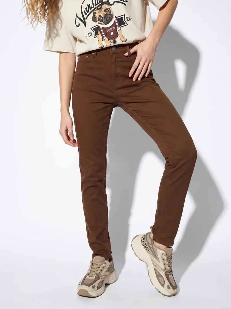 Jeans skinny con vita media ideale - Marrone cioccolato
