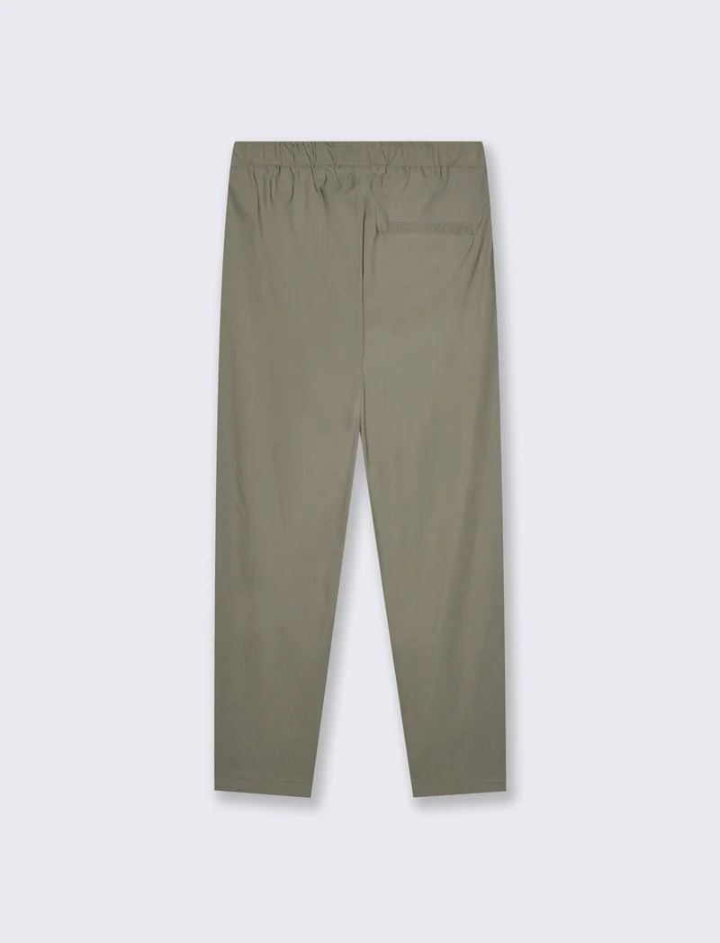 Pantaloni chino jogger uomo in tessuto tecnico - Verde salvia