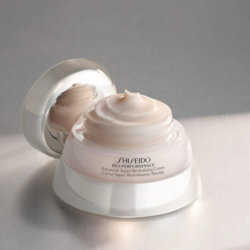 Bio-Performance Advanced Super Revitalizing Cream Confezione 50 ML Crema Viso Giorno + 15 ML Detergente Viso + 30 ML Lozione Viso + 10 ML Siero Viso + 3 ML Siero Contorbo Occhi