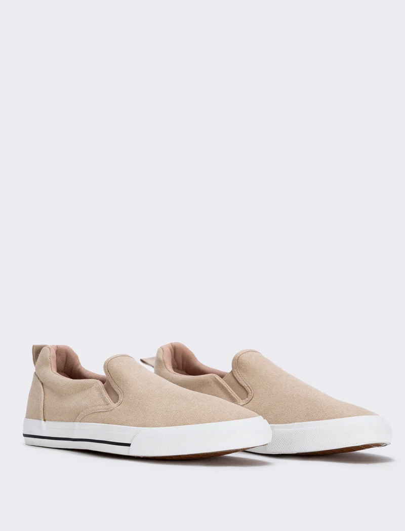 Slip-on in tela disponibili in due colori - Beige