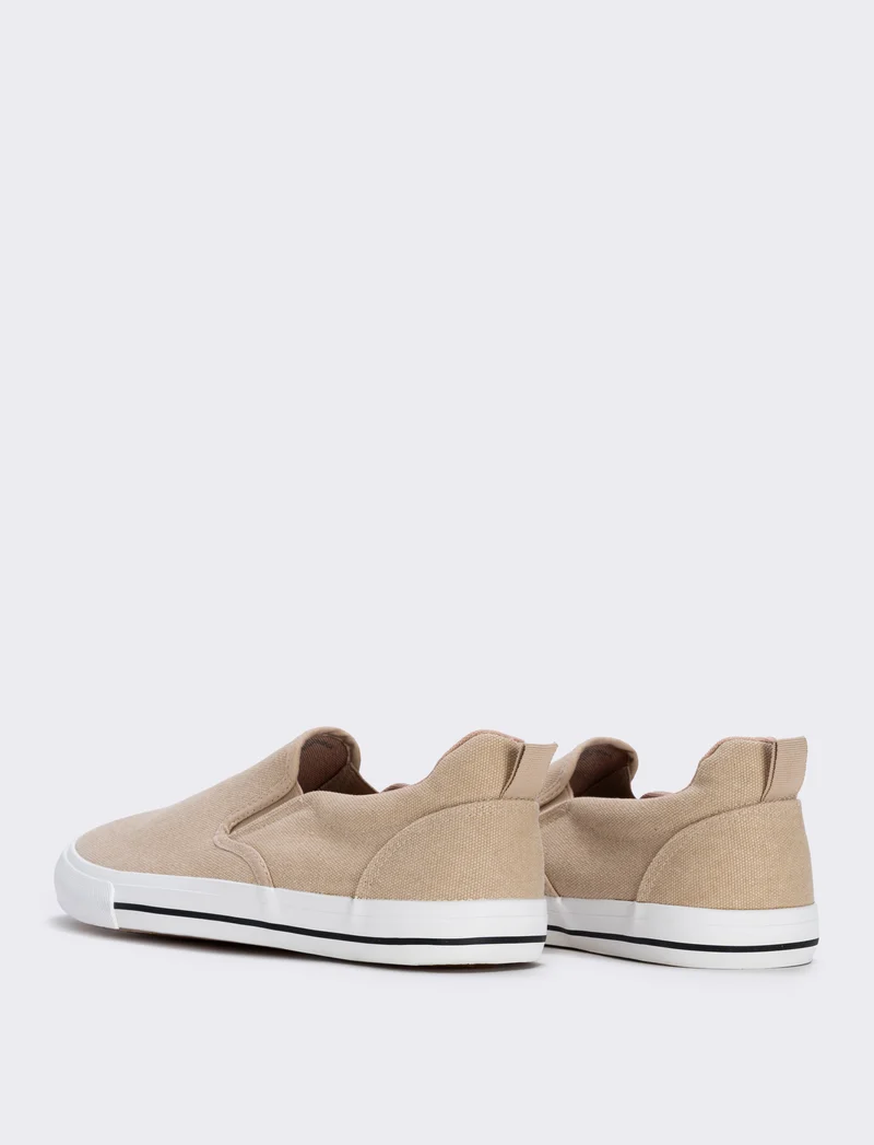 Slip-on in tela disponibili in due colori - Beige