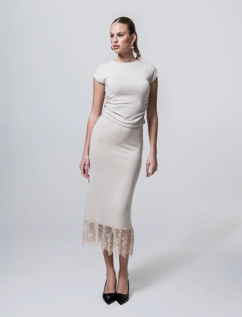 Gonna lunga in maglia con pizzo al fondo - Bianco panna