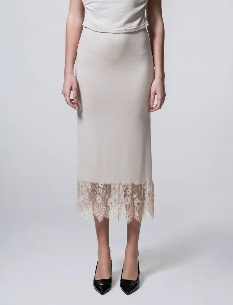 Gonna lunga in maglia con pizzo al fondo - Bianco panna