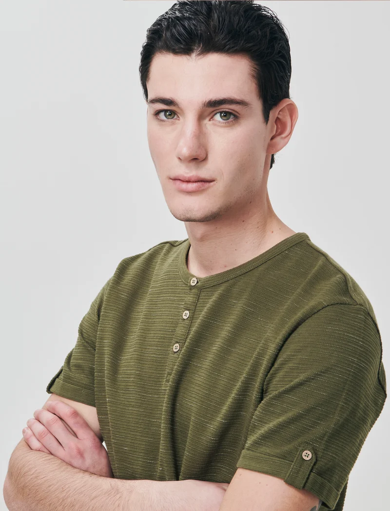 T-shirt serafino slub con bottoni legno - Verde oliva