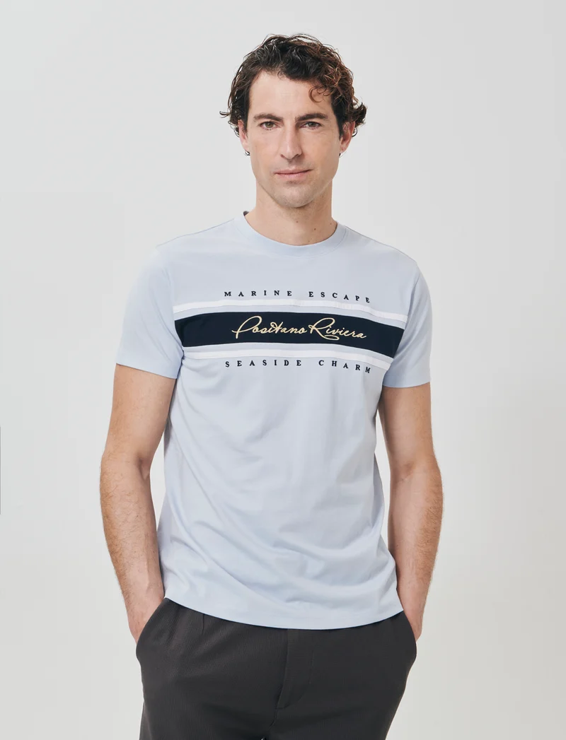 T-shirt con fascia e ricamo sul petto - Celeste polvere