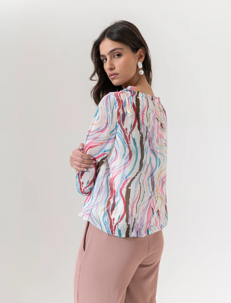 Blusa ampia in tessuto leggero con stampa e fiocco su una spalla. - Multicolore