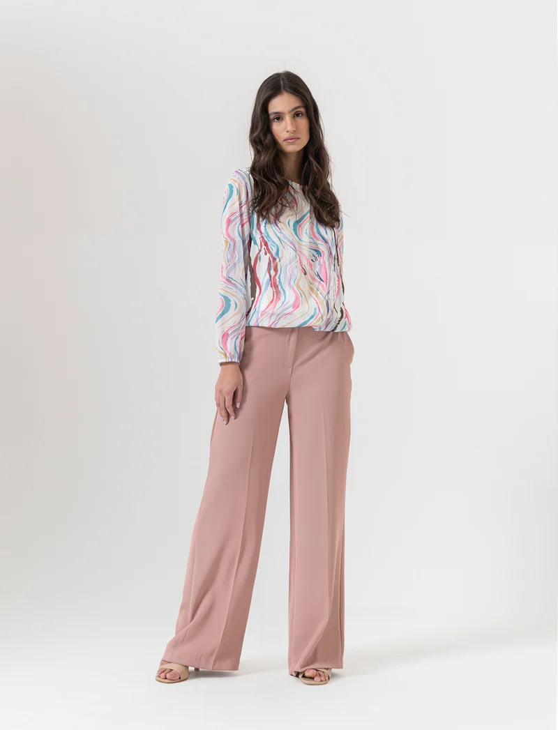Blusa ampia in tessuto leggero con stampa e fiocco su una spalla. - Multicolore