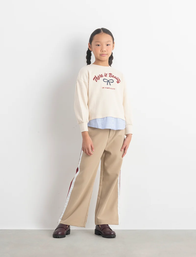 Felpa girocollo con finta camicia al fondo arricchita da stampa e ricamo sul davanti - Beige