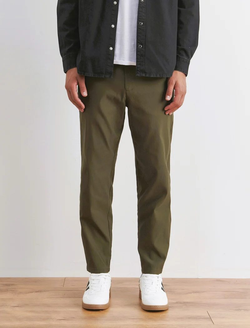 PANTALONI CHINO JOGGER IN TESSUTO TECNICO STRETCH - Verde militare