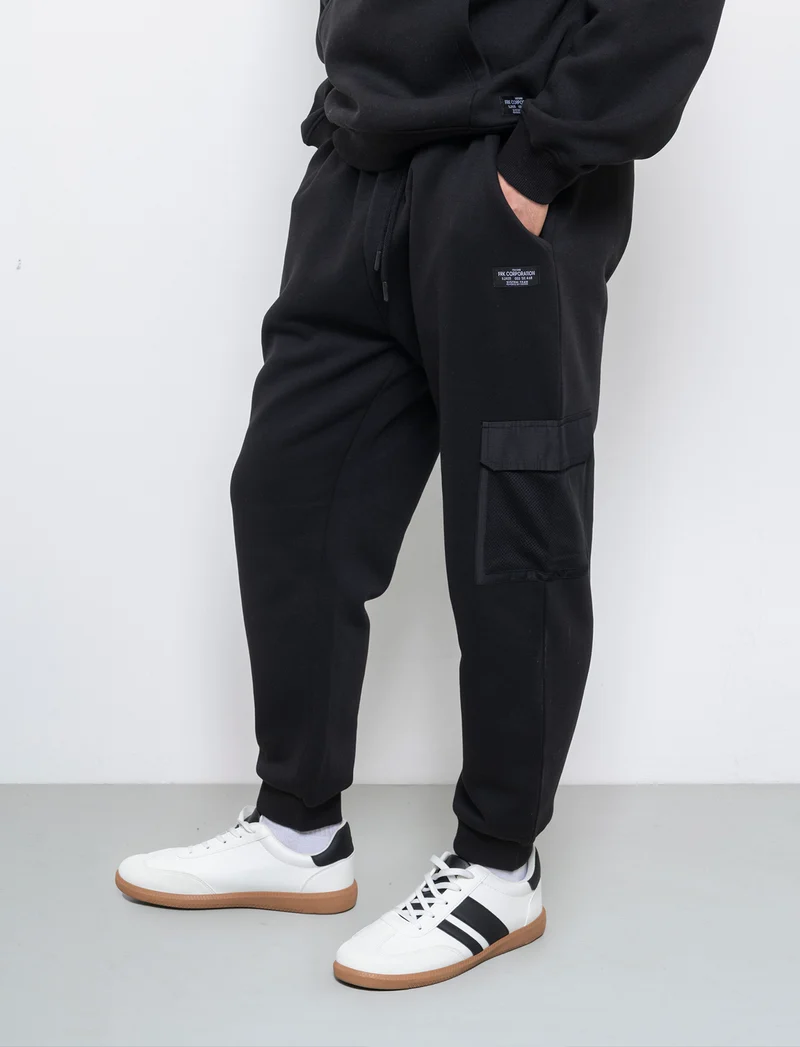 Pantaloni baggy fit in felpa con tasconi da uomo - Nero