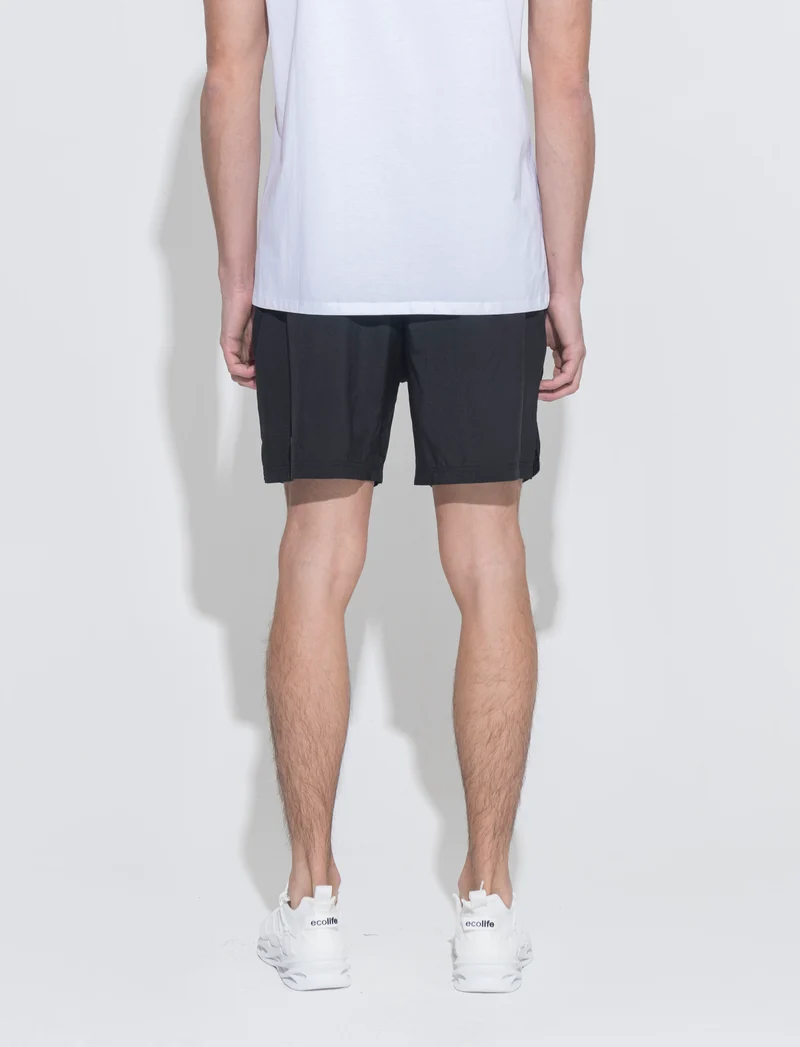 Shorts da allenamento in tessuto tecnico leggero da uomo - Nero