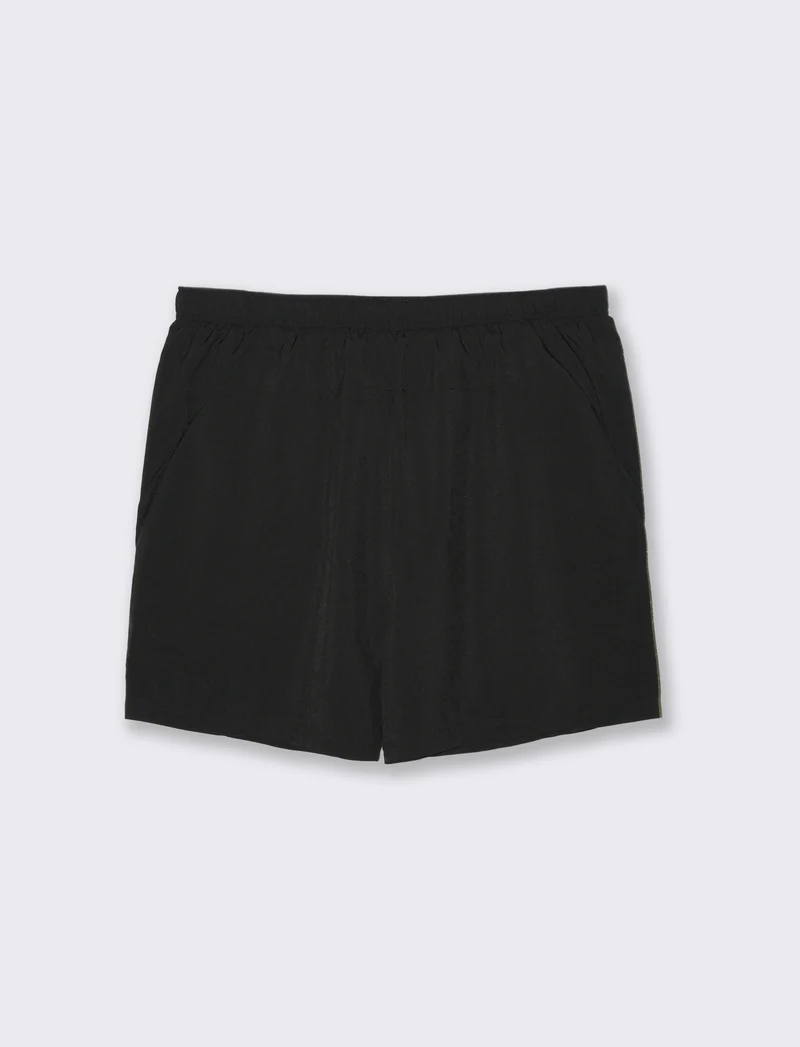 Shorts da allenamento in tessuto tecnico leggero da uomo - Nero